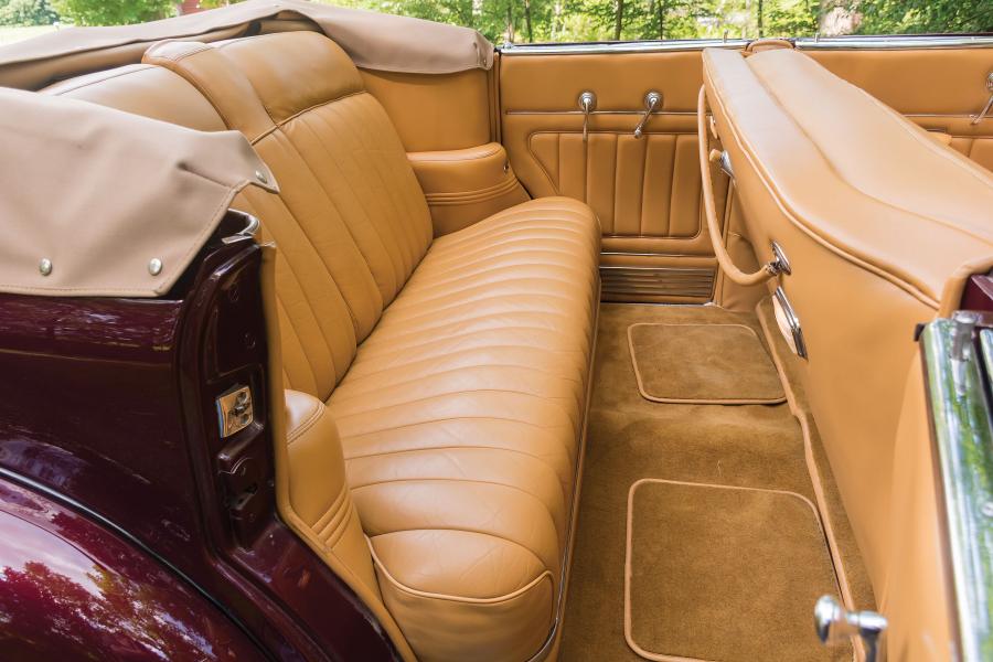 Интерьер Cadillac Series 62 Convertible Sedan (6229D) 1941 года  (фото 32 из 51)